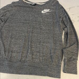 Nike women’s Gray long sleeve shirt